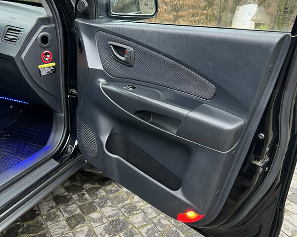 Чорний Хендай Туксон, об'ємом двигуна 1.98 л та пробігом 155 тис. км за 8750 $, фото 13 на Automoto.ua