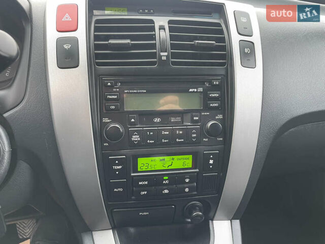 Черный Хендай Туксон, объемом двигателя 2 л и пробегом 180 тыс. км за 7700 $, фото 35 на Automoto.ua