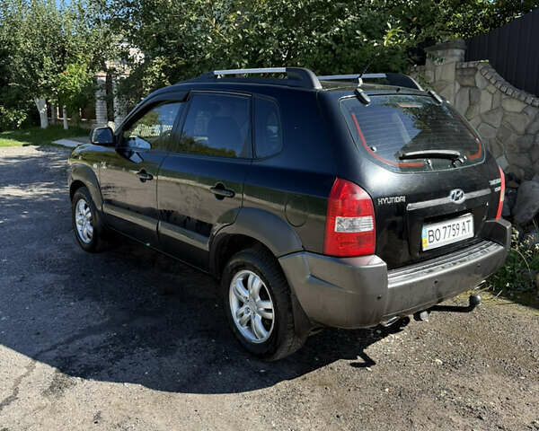 Черный Хендай Туксон, объемом двигателя 2 л и пробегом 294 тыс. км за 7500 $, фото 5 на Automoto.ua