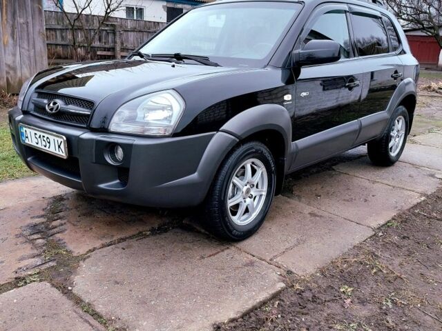 Черный Хендай Туксон, объемом двигателя 2 л и пробегом 272 тыс. км за 7500 $, фото 1 на Automoto.ua