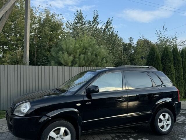 Черный Хендай Туксон, объемом двигателя 2 л и пробегом 262 тыс. км за 7300 $, фото 2 на Automoto.ua