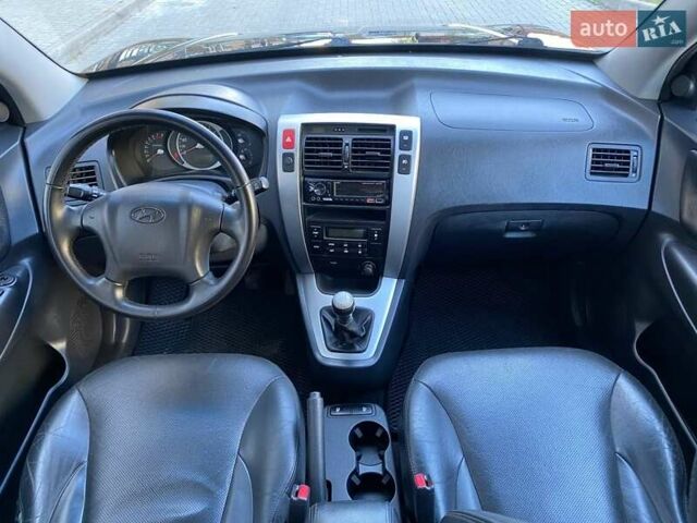 Черный Хендай Туксон, объемом двигателя 1.98 л и пробегом 286 тыс. км за 7300 $, фото 12 на Automoto.ua