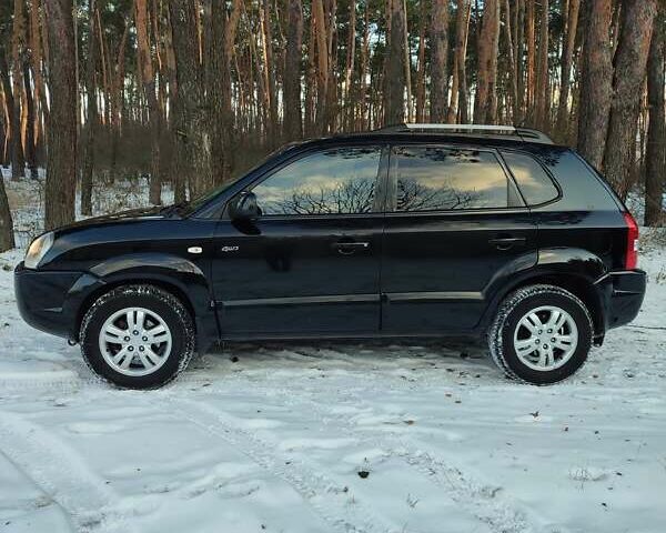 Черный Хендай Туксон, объемом двигателя 1.98 л и пробегом 335 тыс. км за 7800 $, фото 17 на Automoto.ua