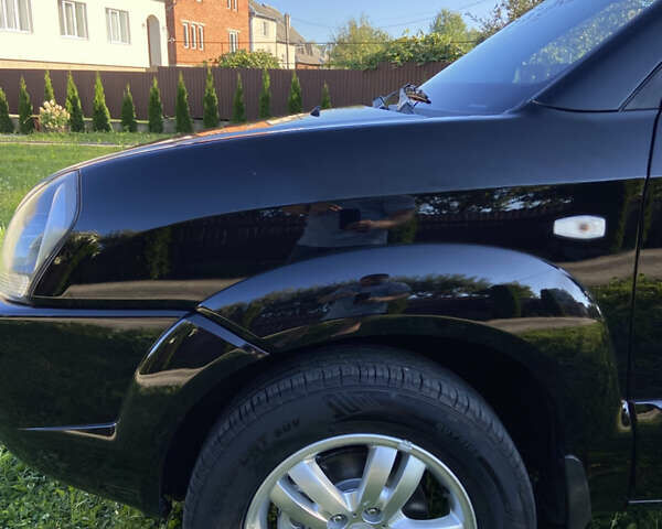 Черный Хендай Туксон, объемом двигателя 1.98 л и пробегом 197 тыс. км за 8000 $, фото 15 на Automoto.ua