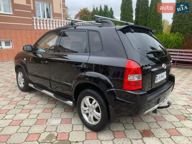 Черный Хендай Туксон, объемом двигателя 2 л и пробегом 219 тыс. км за 8600 $, фото 3 на Automoto.ua