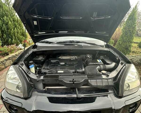 Черный Хендай Туксон, объемом двигателя 2 л и пробегом 218 тыс. км за 7600 $, фото 22 на Automoto.ua