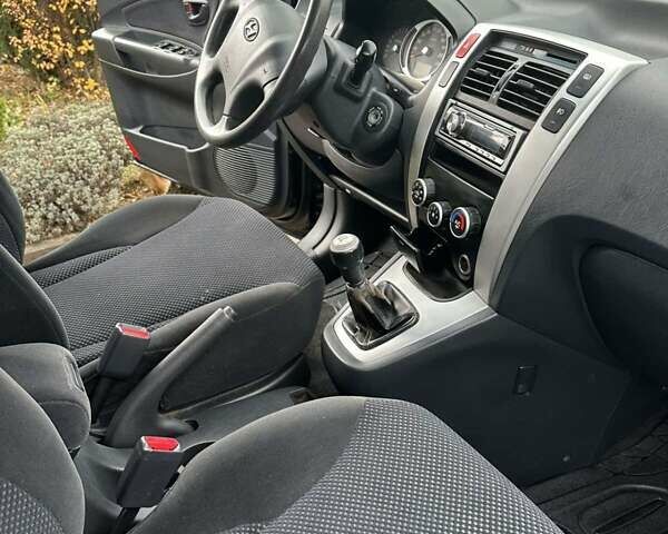 Черный Хендай Туксон, объемом двигателя 2 л и пробегом 218 тыс. км за 7600 $, фото 15 на Automoto.ua