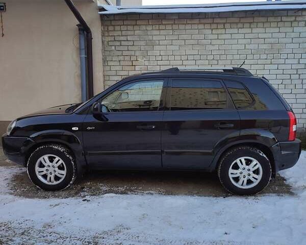 Черный Хендай Туксон, объемом двигателя 1.98 л и пробегом 335 тыс. км за 7800 $, фото 10 на Automoto.ua