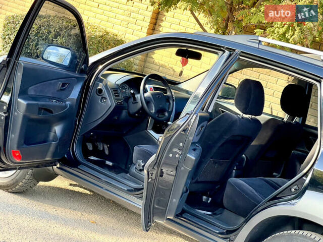 Черный Хендай Туксон, объемом двигателя 2 л и пробегом 167 тыс. км за 7800 $, фото 7 на Automoto.ua