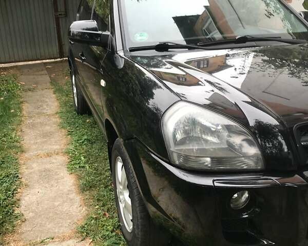 Хендай Туксон 2007 в Черновцах на Automoto.ua Черный Хендай Туксон, объемом двигателя 1.98 л и пробегом 256 тыс. км за 8500 $, фото 1 на Automoto.ua