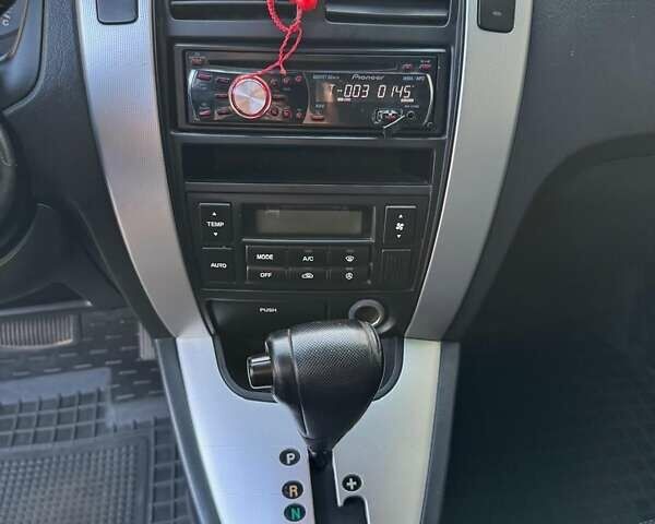 Черный Хендай Туксон, объемом двигателя 1.99 л и пробегом 231 тыс. км за 8500 $, фото 6 на Automoto.ua