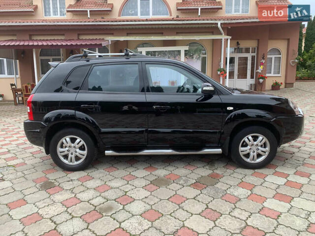 Черный Хендай Туксон, объемом двигателя 2 л и пробегом 219 тыс. км за 8600 $, фото 6 на Automoto.ua