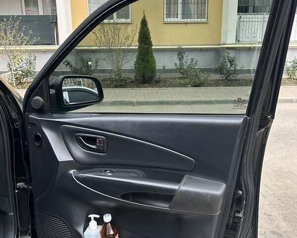 Черный Хендай Туксон, объемом двигателя 1.98 л и пробегом 147 тыс. км за 8000 $, фото 14 на Automoto.ua