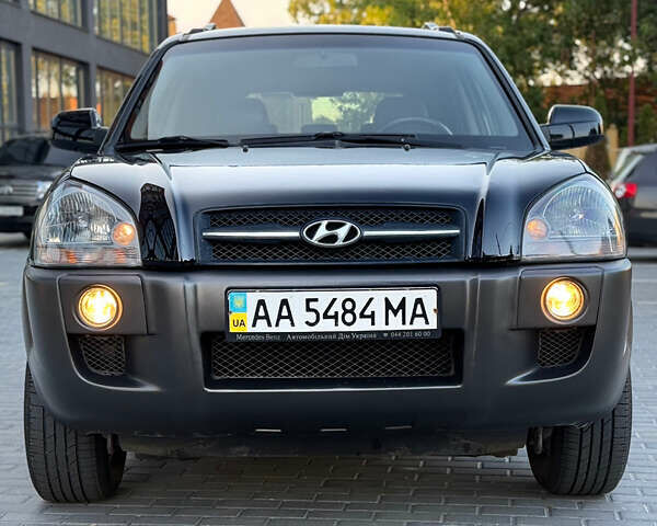 Чорний Хендай Туксон, об'ємом двигуна 1.98 л та пробігом 205 тис. км за 7700 $, фото 5 на Automoto.ua