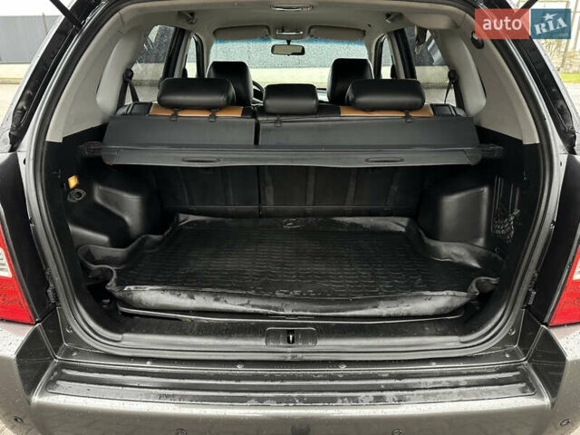 Чорний Хендай Туксон, об'ємом двигуна 2 л та пробігом 230 тис. км за 6850 $, фото 18 на Automoto.ua