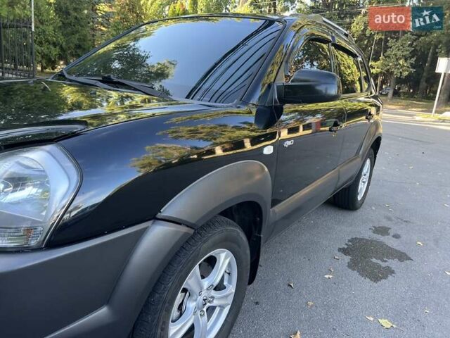Чорний Хендай Туксон, об'ємом двигуна 1.98 л та пробігом 207 тис. км за 8500 $, фото 2 на Automoto.ua