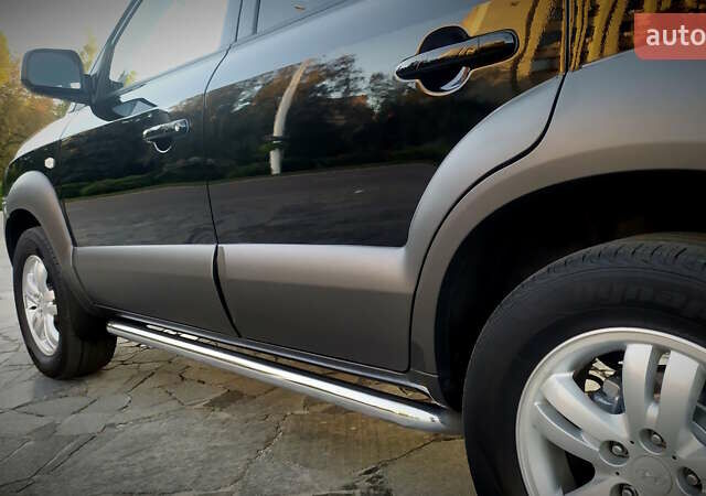 Черный Хендай Туксон, объемом двигателя 2 л и пробегом 230 тыс. км за 8600 $, фото 80 на Automoto.ua