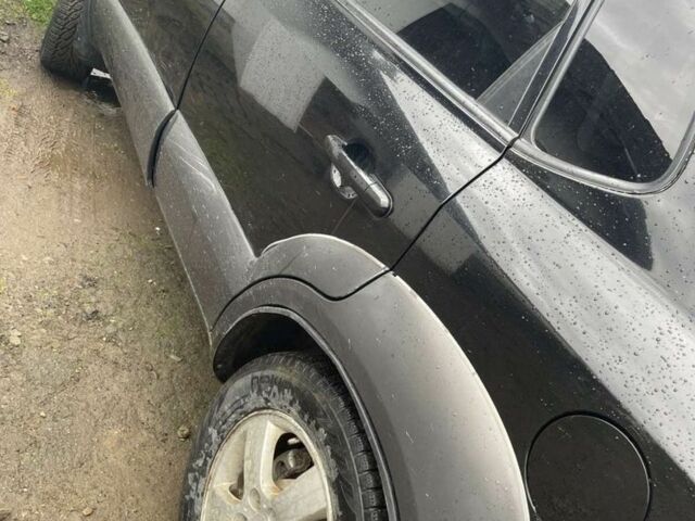 Чорний Хендай Туксон, об'ємом двигуна 2 л та пробігом 230 тис. км за 5999 $, фото 3 на Automoto.ua