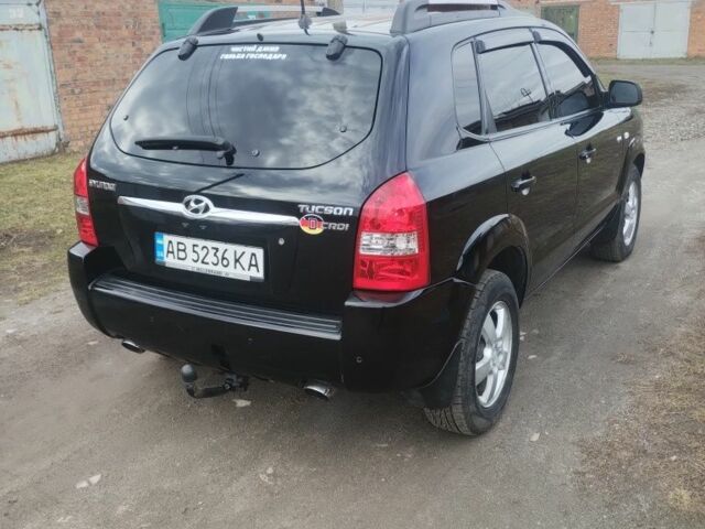 Чорний Хендай Туксон, об'ємом двигуна 2 л та пробігом 246 тис. км за 8100 $, фото 3 на Automoto.ua