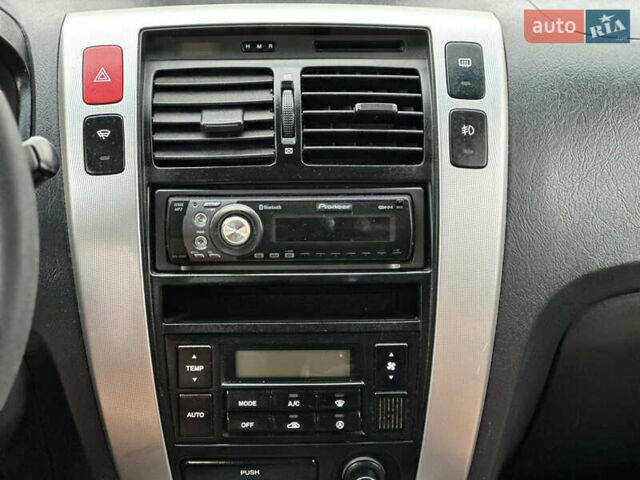 Чорний Хендай Туксон, об'ємом двигуна 2 л та пробігом 230 тис. км за 6850 $, фото 17 на Automoto.ua