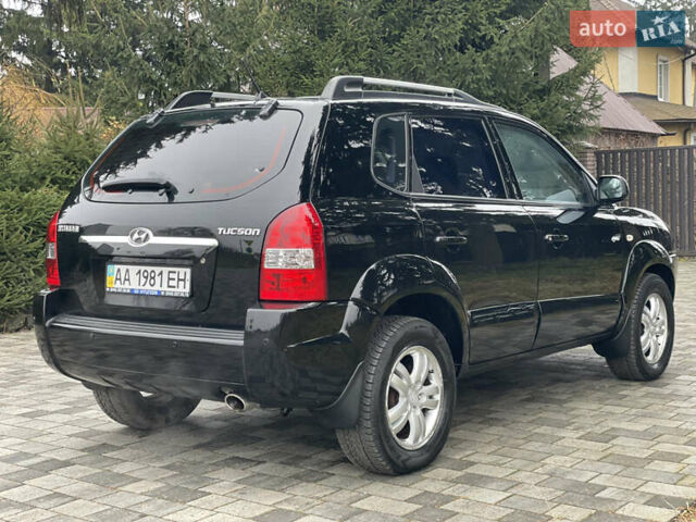 Черный Хендай Туксон, объемом двигателя 2 л и пробегом 180 тыс. км за 7700 $, фото 12 на Automoto.ua