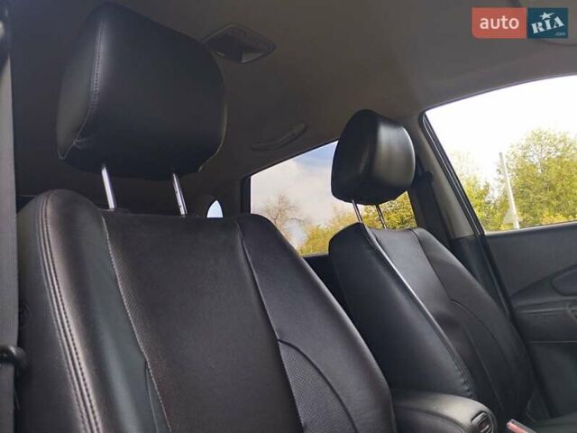 Чорний Хендай Туксон, об'ємом двигуна 1.98 л та пробігом 203 тис. км за 8500 $, фото 12 на Automoto.ua
