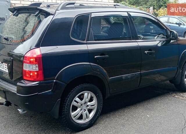 Чорний Хендай Туксон, об'ємом двигуна 2 л та пробігом 308 тис. км за 7555 $, фото 3 на Automoto.ua