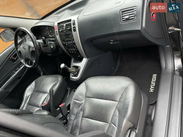 Черный Хендай Туксон, объемом двигателя 2 л и пробегом 180 тыс. км за 7700 $, фото 31 на Automoto.ua