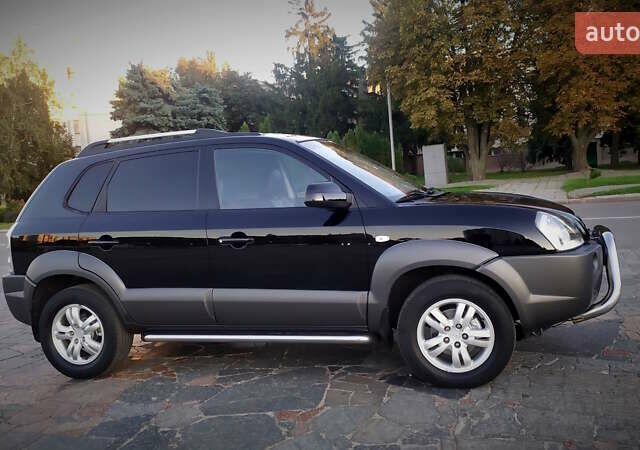 Черный Хендай Туксон, объемом двигателя 2 л и пробегом 230 тыс. км за 8600 $, фото 114 на Automoto.ua