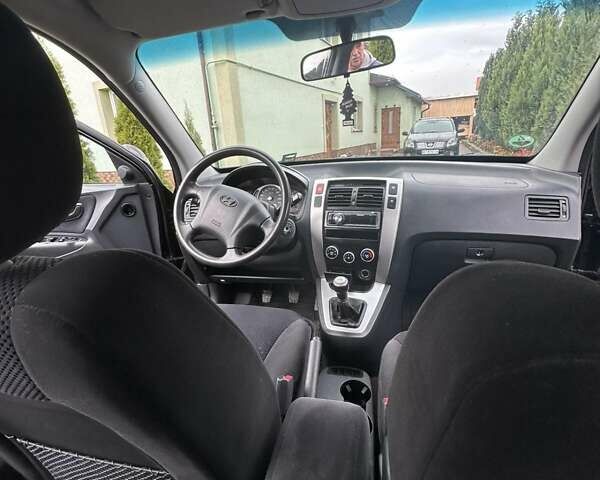 Черный Хендай Туксон, объемом двигателя 2 л и пробегом 218 тыс. км за 7600 $, фото 14 на Automoto.ua