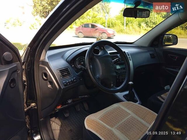 Чорний Хендай Туксон, об'ємом двигуна 1.98 л та пробігом 201 тис. км за 8800 $, фото 3 на Automoto.ua