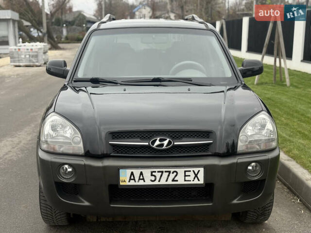 Чорний Хендай Туксон, об'ємом двигуна 2 л та пробігом 107 тис. км за 8500 $, фото 3 на Automoto.ua