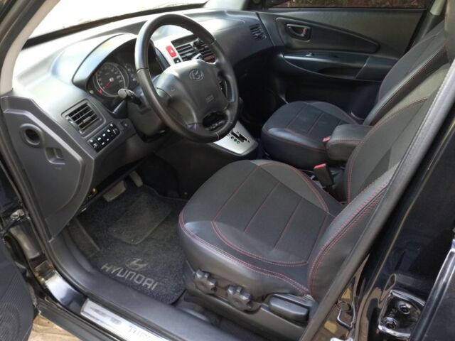 Чорний Хендай Туксон, об'ємом двигуна 2 л та пробігом 270 тис. км за 8000 $, фото 5 на Automoto.ua