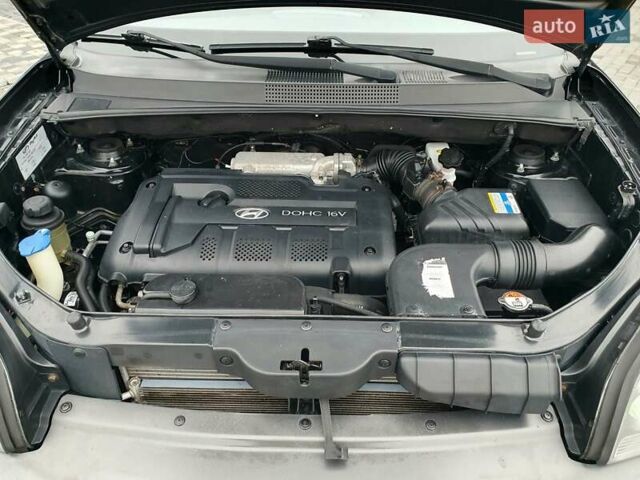 Чорний Хендай Туксон, об'ємом двигуна 2 л та пробігом 225 тис. км за 8000 $, фото 57 на Automoto.ua