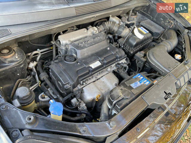 Хендай Туксон 2008 у Рівному на Automoto.ua Чорний Хендай Туксон, об'ємом двигуна 2 л та пробігом 165 тис. км за 7800 $, фото 7 на Automoto.ua