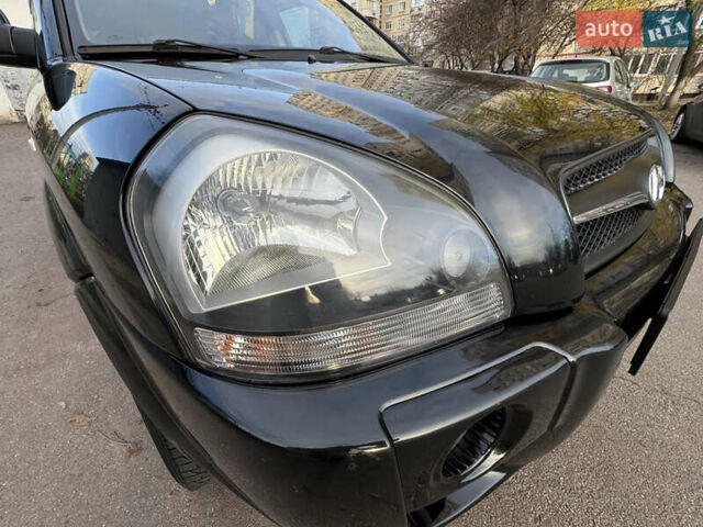 Черный Хендай Туксон, объемом двигателя 1.98 л и пробегом 196 тыс. км за 7999 $, фото 11 на Automoto.ua