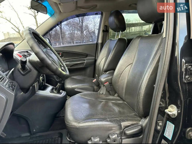 Черный Хендай Туксон, объемом двигателя 2 л и пробегом 218 тыс. км за 8600 $, фото 11 на Automoto.ua