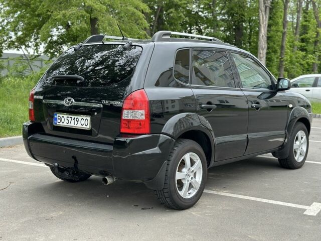 Черный Хендай Туксон, объемом двигателя 2 л и пробегом 233 тыс. км за 7500 $, фото 5 на Automoto.ua
