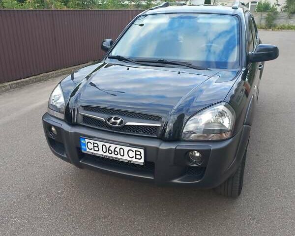 Черный Хендай Туксон, объемом двигателя 2 л и пробегом 168 тыс. км за 9000 $, фото 2 на Automoto.ua