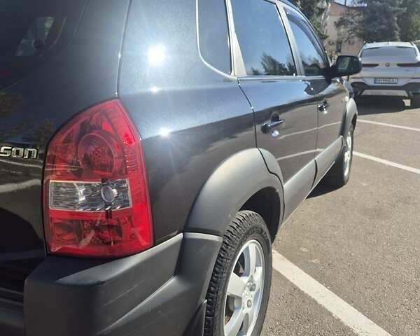 Черный Хендай Туксон, объемом двигателя 1.98 л и пробегом 93 тыс. км за 11800 $, фото 1 на Automoto.ua