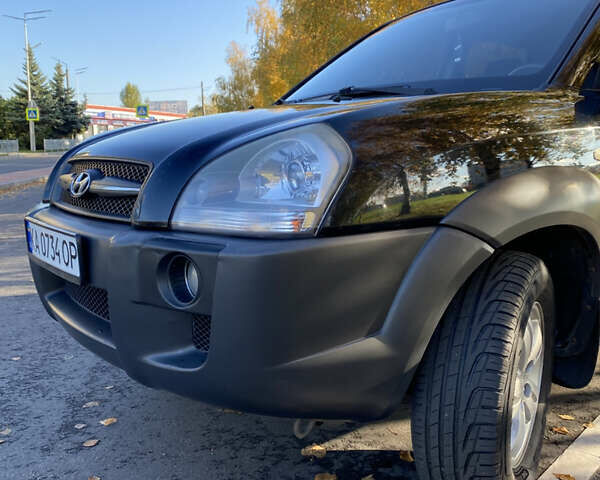 Черный Хендай Туксон, объемом двигателя 1.98 л и пробегом 218 тыс. км за 7200 $, фото 27 на Automoto.ua