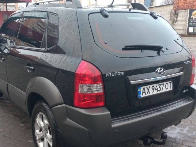 Черный Хендай Туксон, объемом двигателя 2 л и пробегом 200 тыс. км за 8300 $, фото 3 на Automoto.ua