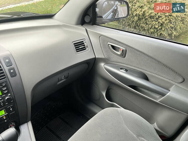 Черный Хендай Туксон, объемом двигателя 2 л и пробегом 107 тыс. км за 8900 $, фото 33 на Automoto.ua