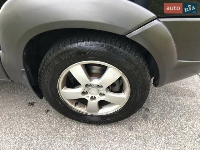 Чорний Хендай Туксон, об'ємом двигуна 1.98 л та пробігом 220 тис. км за 8000 $, фото 8 на Automoto.ua