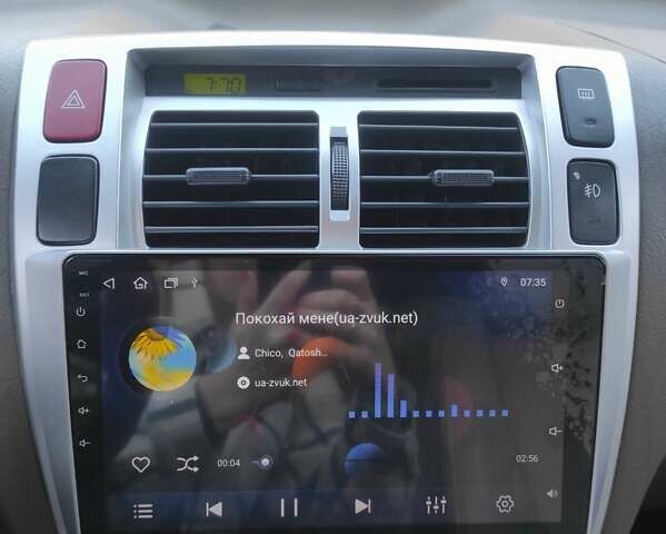 Черный Хендай Туксон, объемом двигателя 1.98 л и пробегом 300 тыс. км за 6800 $, фото 6 на Automoto.ua