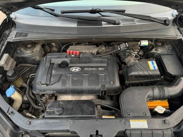 Черный Хендай Туксон, объемом двигателя 2 л и пробегом 353 тыс. км за 6800 $, фото 14 на Automoto.ua