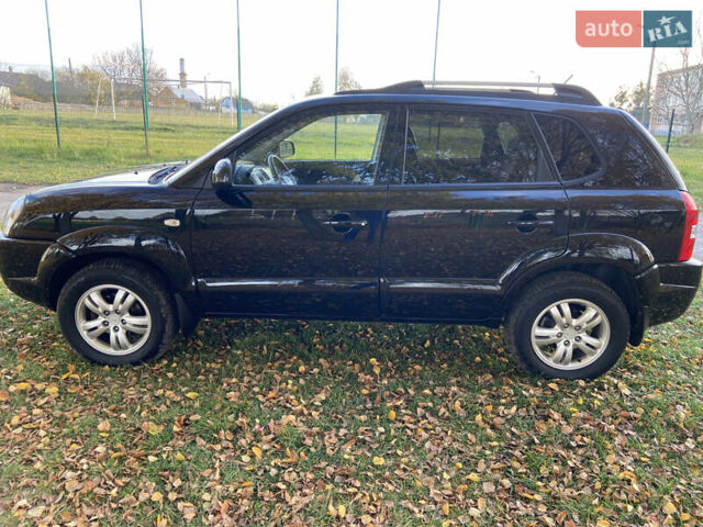 Хендай Туксон 2008 у Рівному на Automoto.ua Чорний Хендай Туксон, об'ємом двигуна 2 л та пробігом 165 тис. км за 7800 $, фото 2 на Automoto.ua
