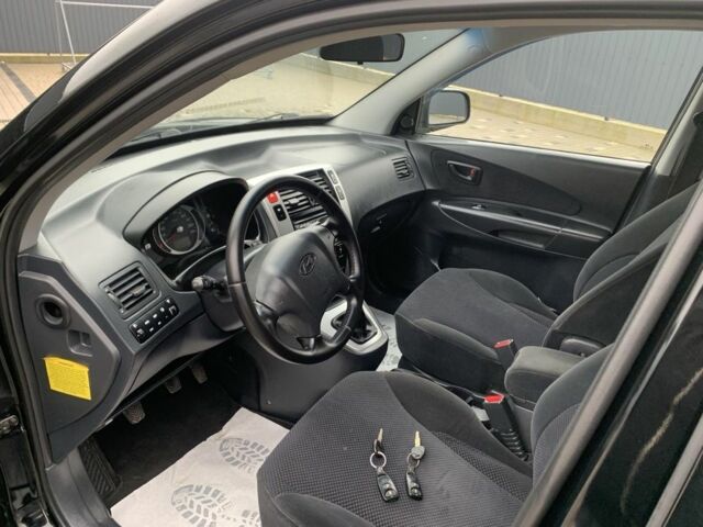 Черный Хендай Туксон, объемом двигателя 2 л и пробегом 198 тыс. км за 7500 $, фото 5 на Automoto.ua