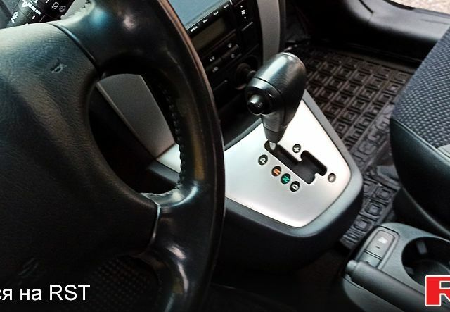 Чорний Хендай Туксон, об'ємом двигуна 2 л та пробігом 188 тис. км за 8800 $, фото 9 на Automoto.ua