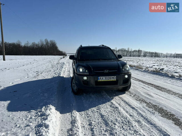 Черный Хендай Туксон, объемом двигателя 2 л и пробегом 218 тыс. км за 8600 $, фото 2 на Automoto.ua